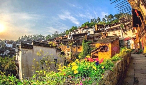 當我進入篁嶺怪屋：一場奇幻與探索的旅程