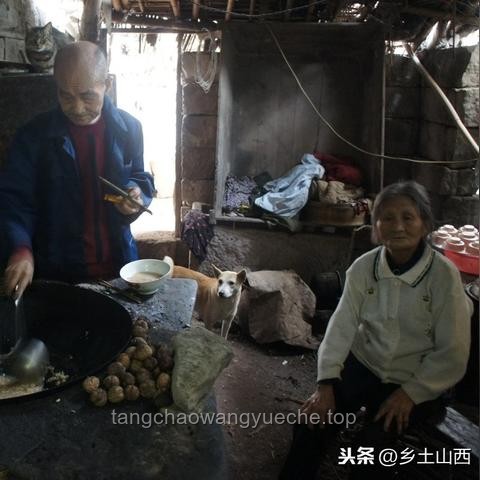 你穿越到了幾十億前的原始時代，可剛落地就被大萌少女敲暈帶回了山洞？！一場意外的時空之旅