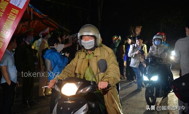 飛車黨緊追嚇哭小女孩，警方迅速回應保障民眾安全