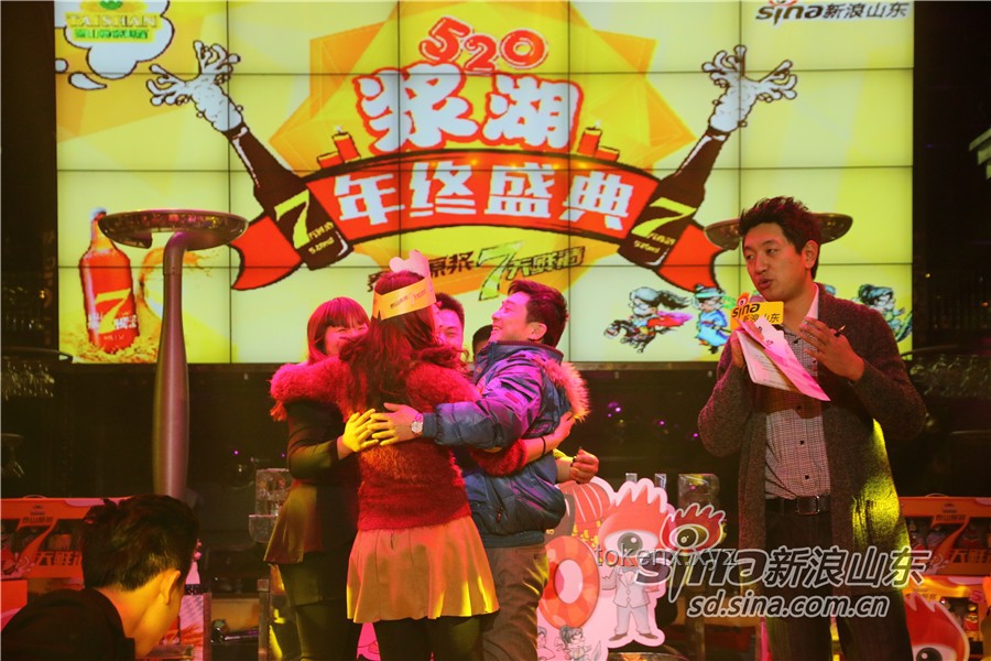 520愛的傳遞：女生以花為媒，夜市創(chuàng)新擺攤記