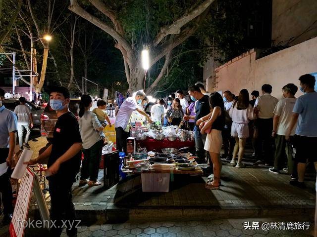 520愛的傳遞：女生以花為媒，夜市創(chuàng)新擺攤記