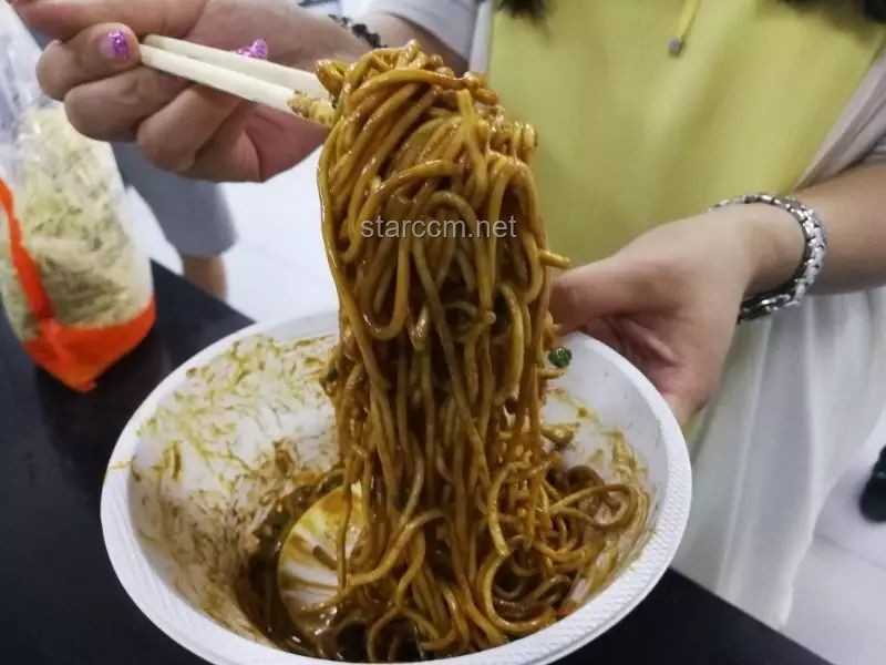 現代食品科技對比：腐乳與方便面調料鮮味之爭