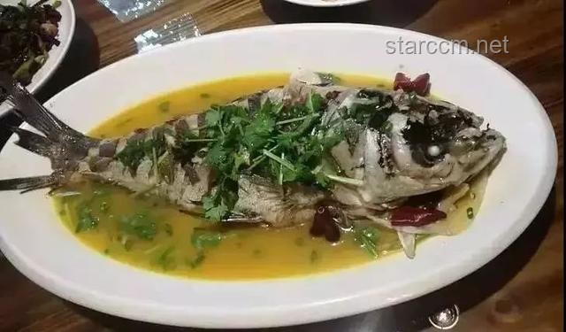 一個認(rèn)真大姐開的普通東北菜館：深度解析“二探水一方魚館”