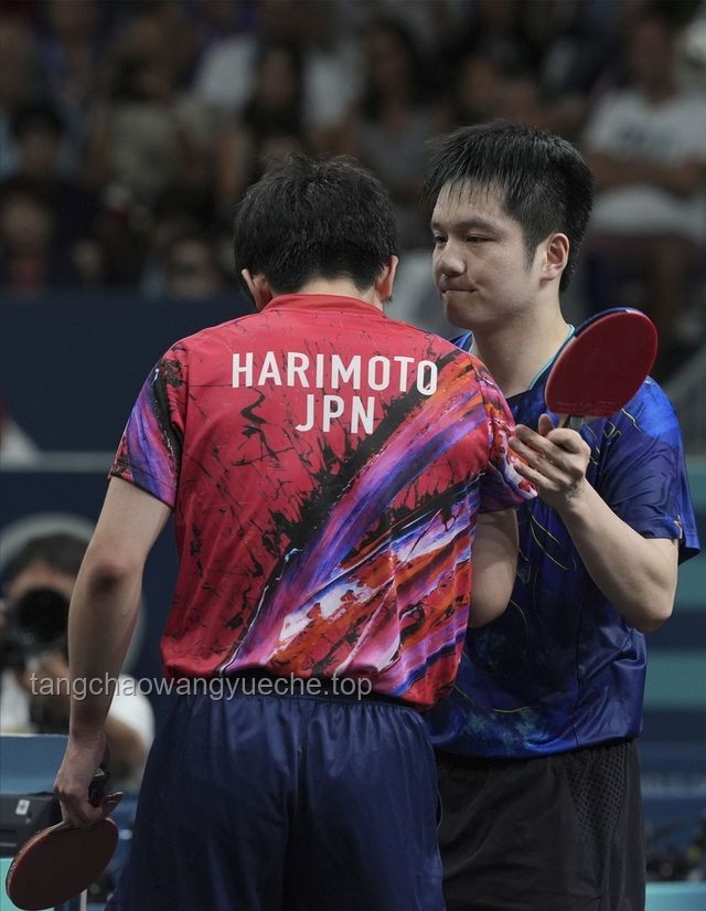 樊振東0-2落后選擇更換球衣：戰術與心理的雙重逆轉策略