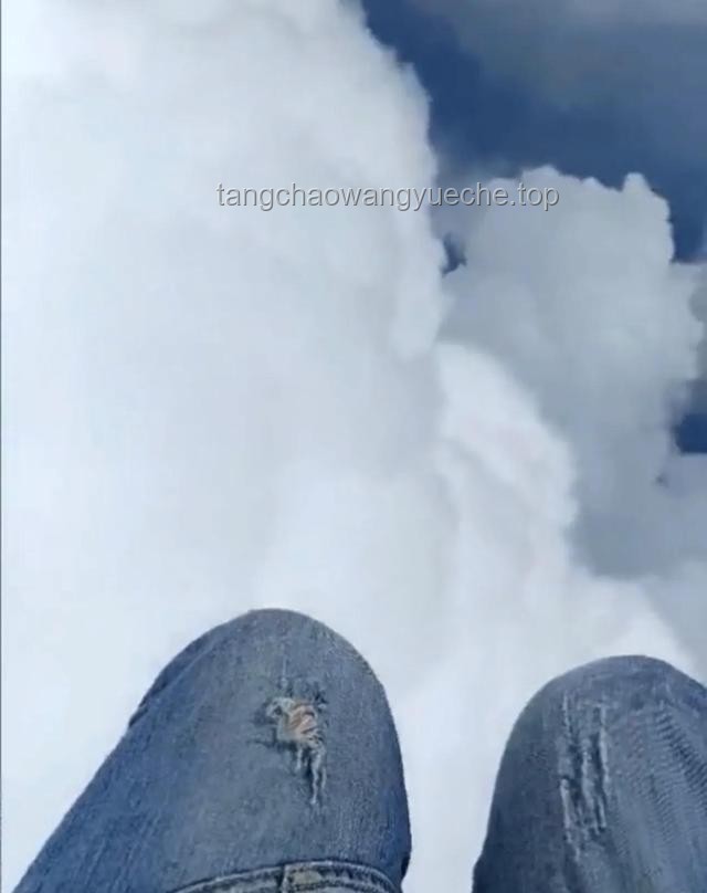 男子玩滑翔傘被吸至平流層的防范與應急指南