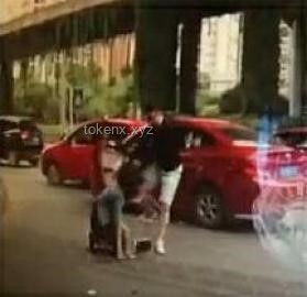 成都女子家門口遇害案細節曝光：如何保障居民安全？