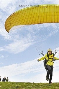 滑翔傘運動安全挑戰升級：高空“云吸”事件后的行業趨勢預測