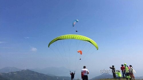 滑翔傘運動安全挑戰升級：高空“云吸”事件后的行業趨勢預測