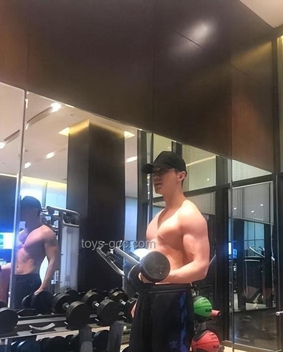 汪蘇瀧胸肌背后的健身新風(fēng)尚，預(yù)示全民健康趨勢升級(jí)