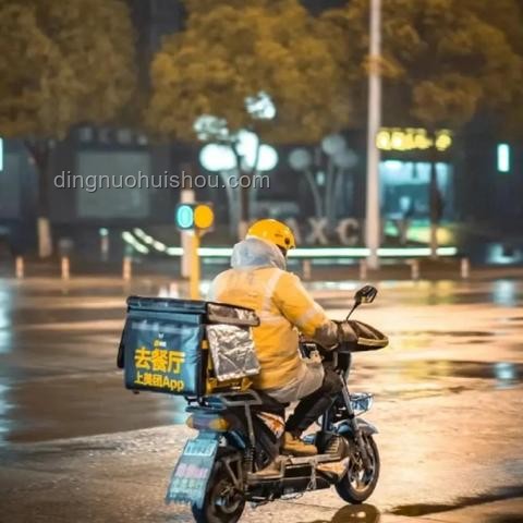 **05后女生跑外賣獨自支撐家庭：堅韌與成長的青春篇章**