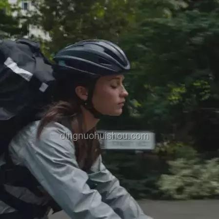 **05后女生跑外賣獨自支撐家庭：堅韌與成長的青春篇章**
