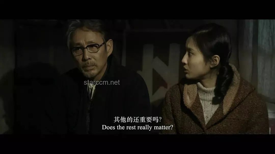 **雙面人生：解析“晚上我是殺人保潔，白天卻是受人欺負小白花”的心理與行為**