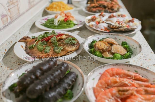 和女朋友吃飯最想聽到的甜蜜趨勢：情感共鳴、共享美食、未來憧憬與驚喜時刻