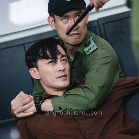 **古天樂現身林峯演唱會：娛樂圈友情的一次璀璨展現**