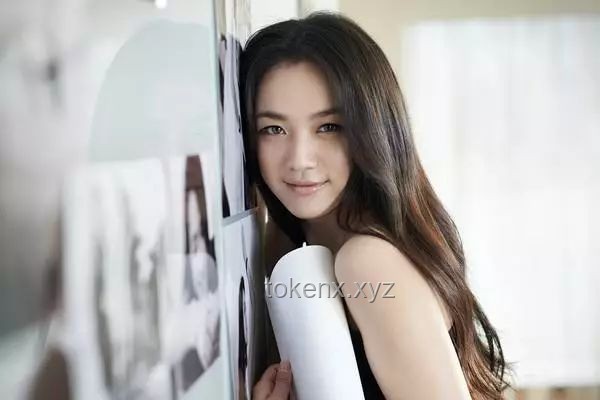 張小斐懟臉美學：解鎖權威之美的創新思維之旅 ???, 美學重構, 跨界靈感, 視覺革命, 權威重塑