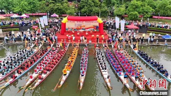 佛山龍舟賽鼓手顏值爆表，吳彥祖“跨界”鼓點激揚水上創新風潮 ??，創意融合，跨界靈感，文化傳承，顏值經濟