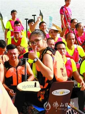 佛山龍舟賽鼓手顏值爆表，吳彥祖“跨界”鼓點激揚水上創新風潮 ??，創意融合，跨界靈感，文化傳承，顏值經濟