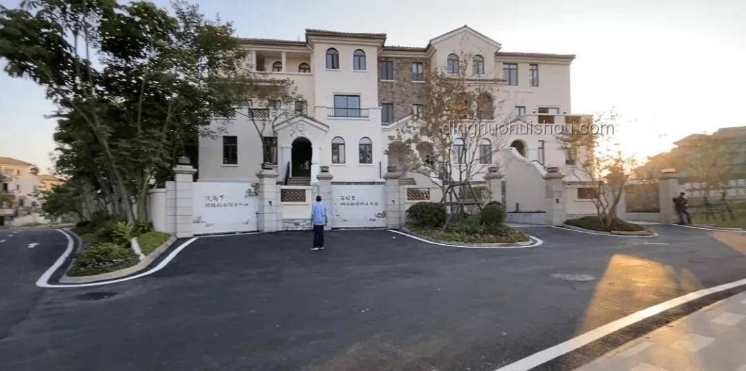 **只剩幾面爛墻的別墅拍出2683萬：廢墟價(jià)值VS重建潛力深度剖析**