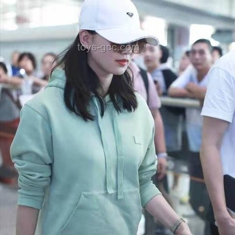 **劉詩詩現身成都，元氣滿滿背后的創新魅力探索??**