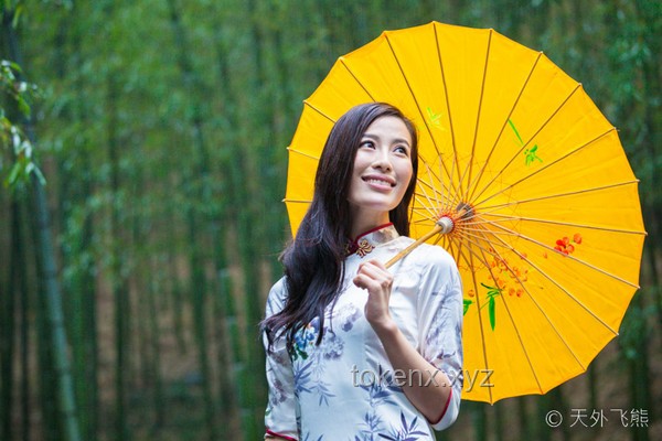 西湖邊的邂逅：改造失落外國(guó)美女的中國(guó)風(fēng)情記憶