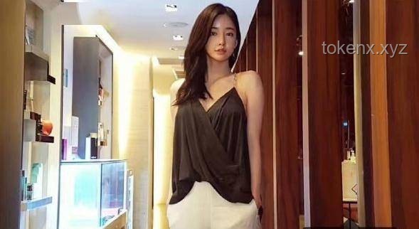 一個用黑絲做濾鏡拍視頻的美男子：創意拍攝實戰指南
