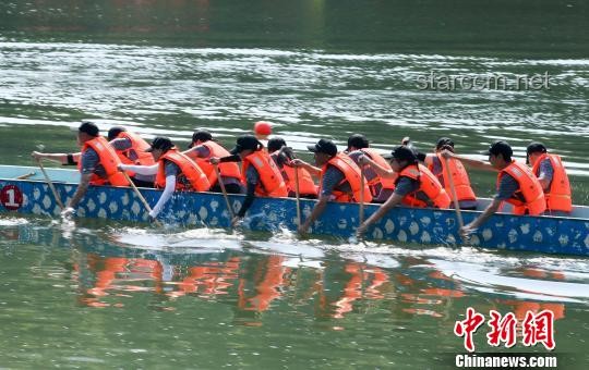 龍舟賽上，為何救援隊成了“最快劃手”？