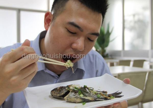 柳巖卡魚刺驚險就醫記，細嚼慢咽的重要性！