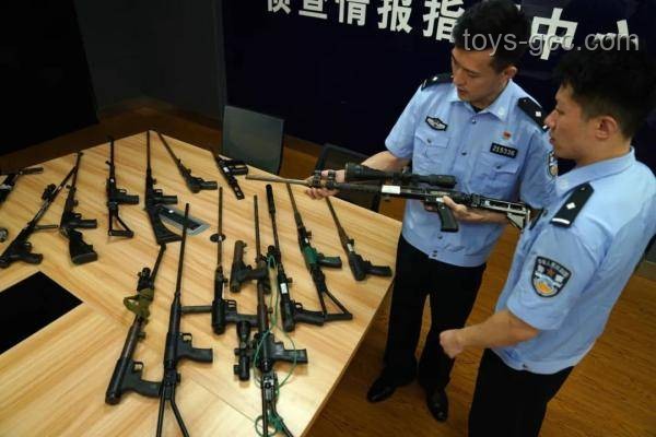 小伙遇誤指槍事件獲賠30萬，法律與權益知多少