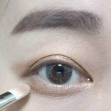 水光感妝容入門指南，打造透亮迷人肌