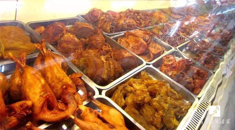 小宇海邊的熟食革命：跨界創新的美食奇遇