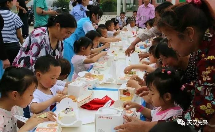 當班里舉辦兒童節活動，如何策劃與組織