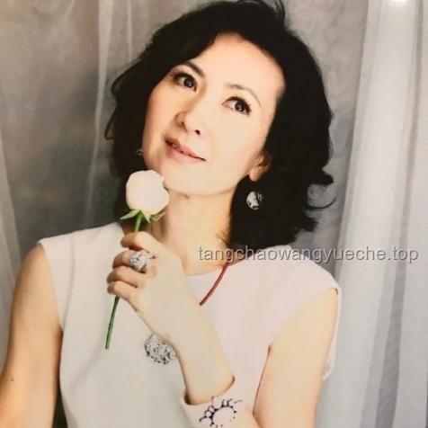 夏日穿搭主打松弛感，輕松打造時(shí)尚休閑風(fēng)