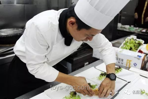 特廚探店揭秘：廚師職責全解析 — 魯菜根實戰指南