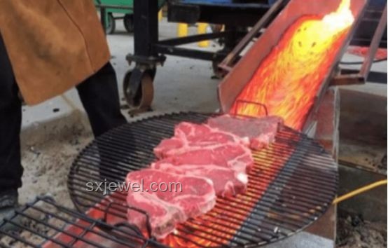 游客遭遇“燒烤刺客”：我的長(zhǎng)相成了宰客理由？??