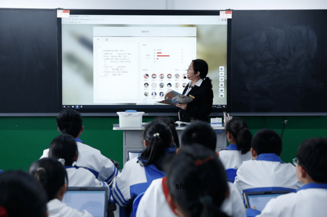 教育創新情感共鳴：高三最后一課老師含淚唱《人間》現象解析