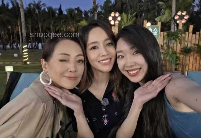 侯佩岑與管樂家庭對(duì)話的深層文化探索