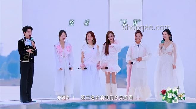 侯佩岑與管樂家庭對(duì)話的深層文化探索