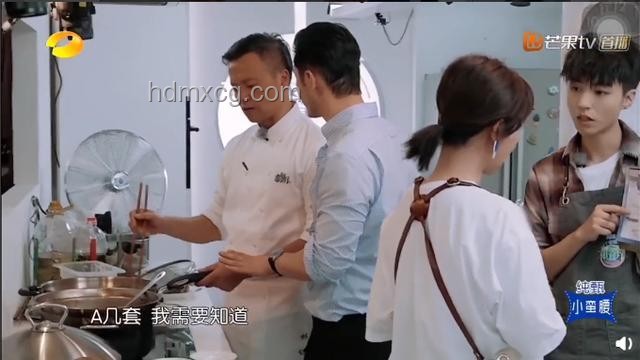 黃曉明在中餐廳最發(fā)愁的一次：團(tuán)隊(duì)管理挑戰(zhàn)與應(yīng)對(duì)