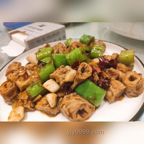 游客飯店門口停車被打，當地回應及解決方案