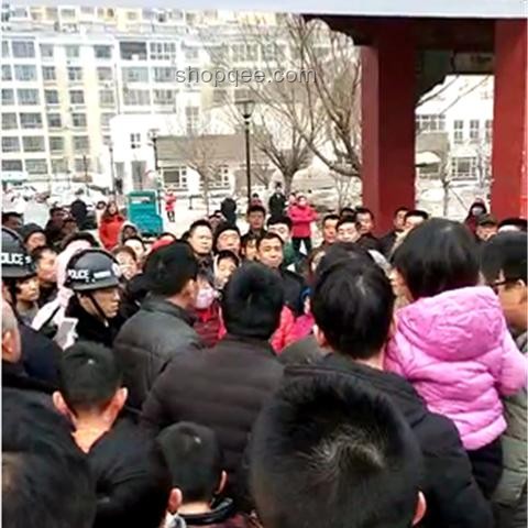游客停車遭沖突，當地回應引深思????