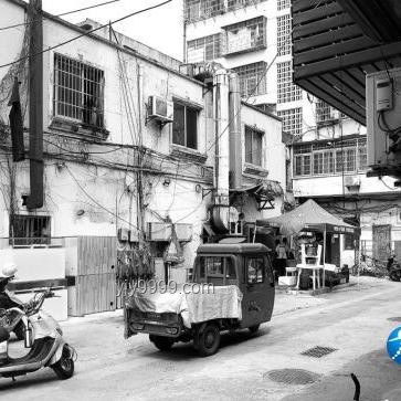 游客飯店門口停車被打，當地回應及解決方案
