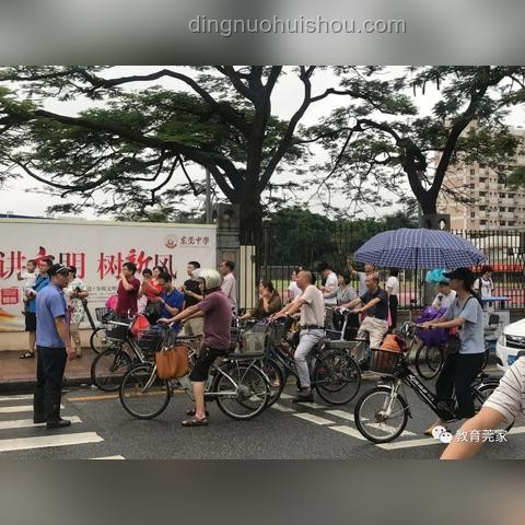高考考場外全國統一動作：溫情守候與心路歷程