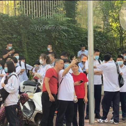 高考考場外全國統一暖心動作指南