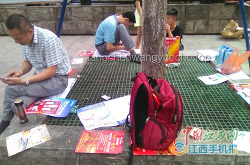 豪車換牌求彩頭：高考經濟下的獨特營銷現象