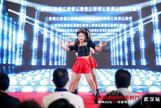 JYP家族情誼續燃，孟佳合影引領KPOP新風向