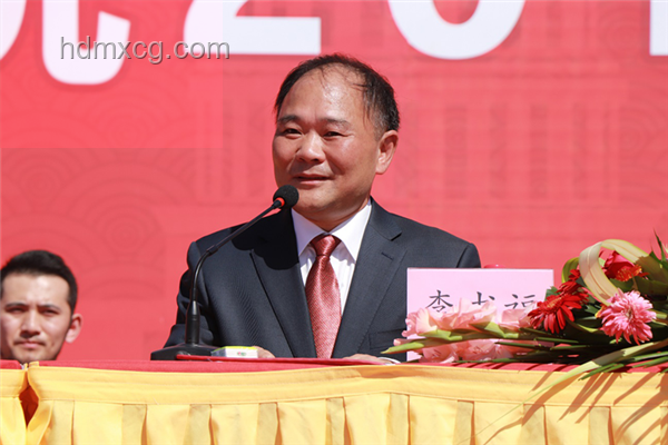 李書福痛批車企惡性競爭，吉利宣布停止新廠建設方案