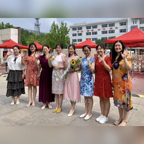 穿旗袍拿向日葵送考成新潮，教育情感表達將多元化