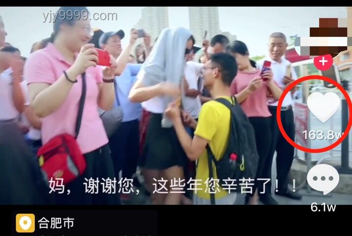 男生出考場后的反應對比：找不著媽媽與獨立行動