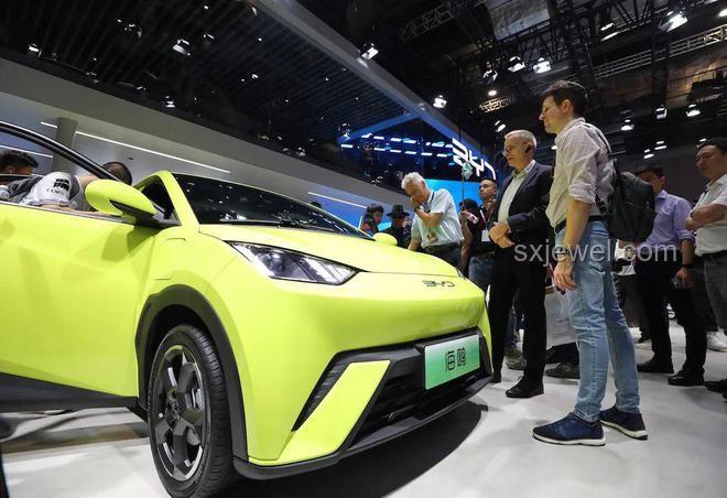 中國汽車業“內卷”之爭：比亞迪與吉利的競爭格局透視