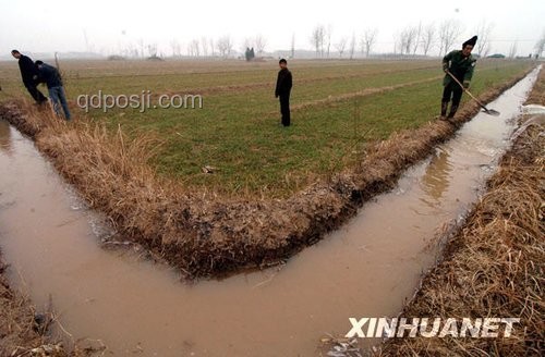 灌溉渠黑水傾瀉惡臭事件頻發，行業治理亟待加強